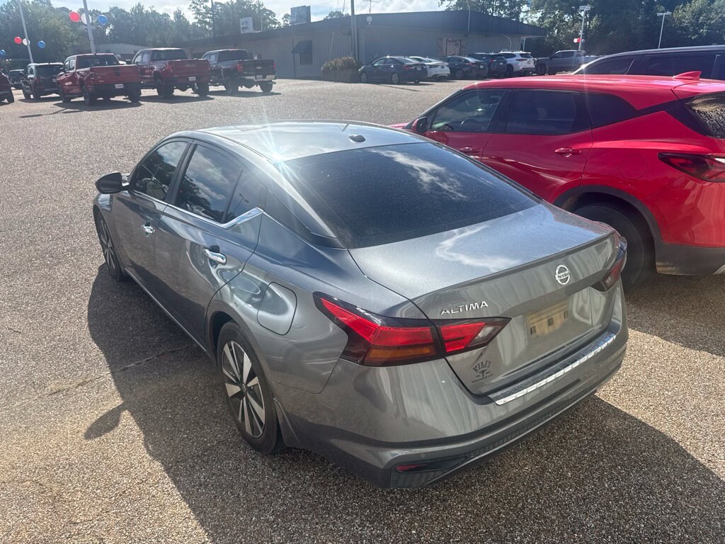Used 2022 Nissan Altima 2.5 SV Sedan