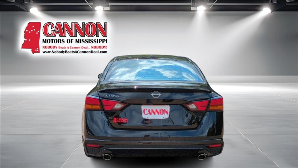 2025 Nissan Altima SV photo 4
