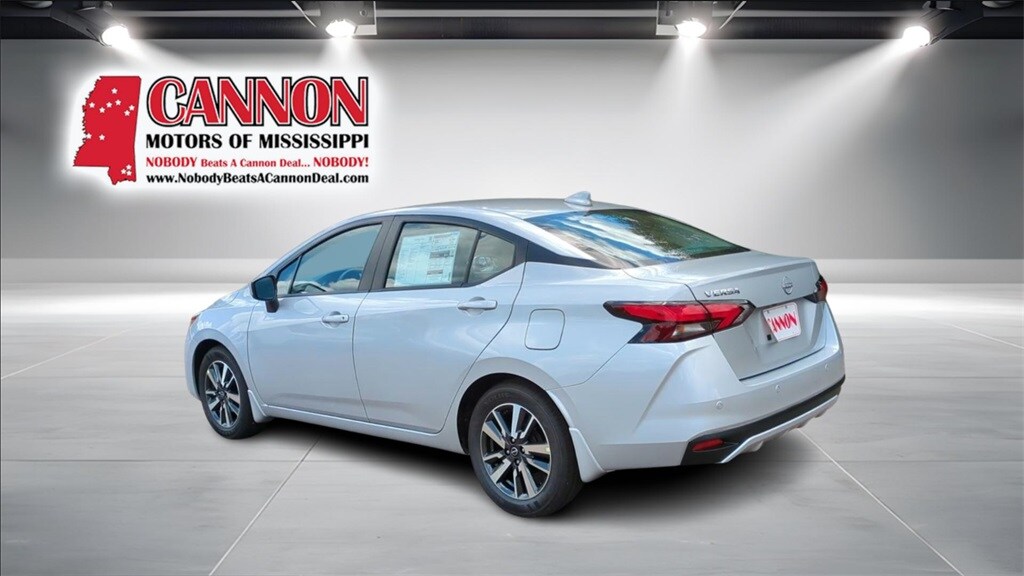 2025 Nissan Versa 1.6 SV photo 3