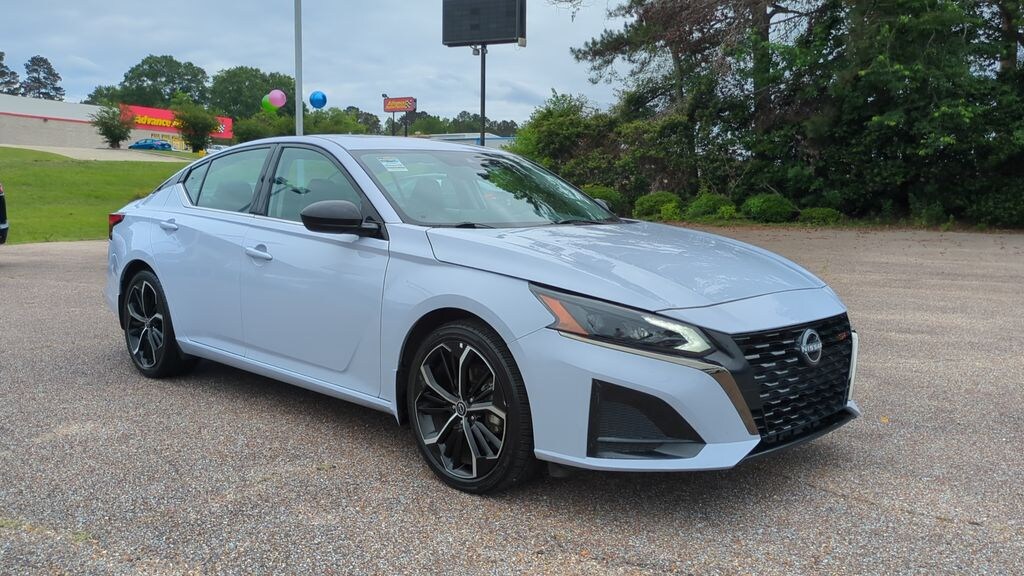 Used 2025 Nissan Altima SR Sedan