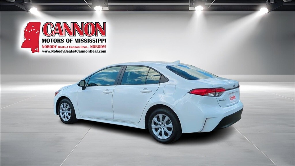 2023 Toyota Corolla LE photo 3