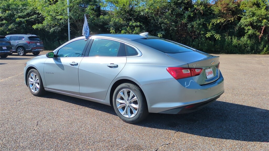 2024 Chevrolet Malibu 1LT photo 2