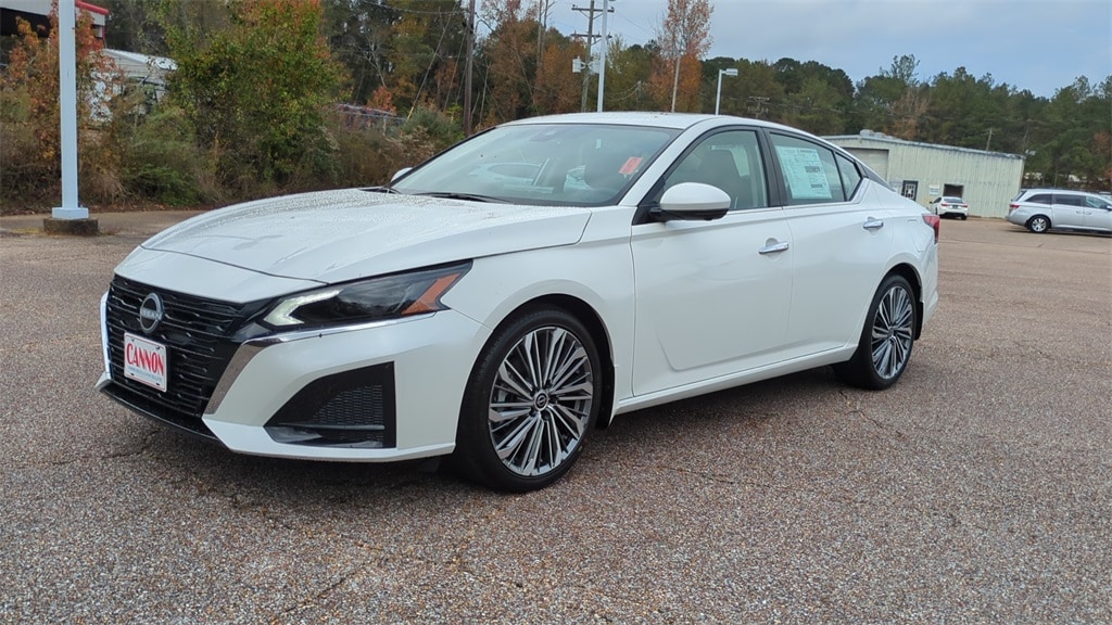 2025 Nissan Altima SL's photo