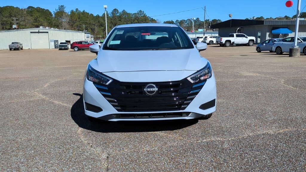 New 2025 Nissan Versa 1.6 SV Sedan