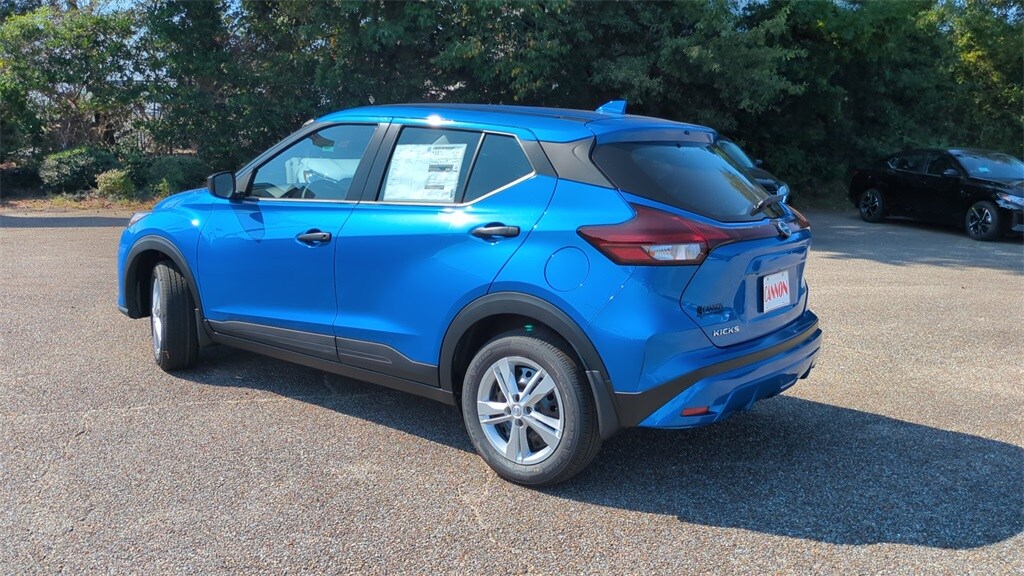 2025 Nissan Kicks Play S photo 2