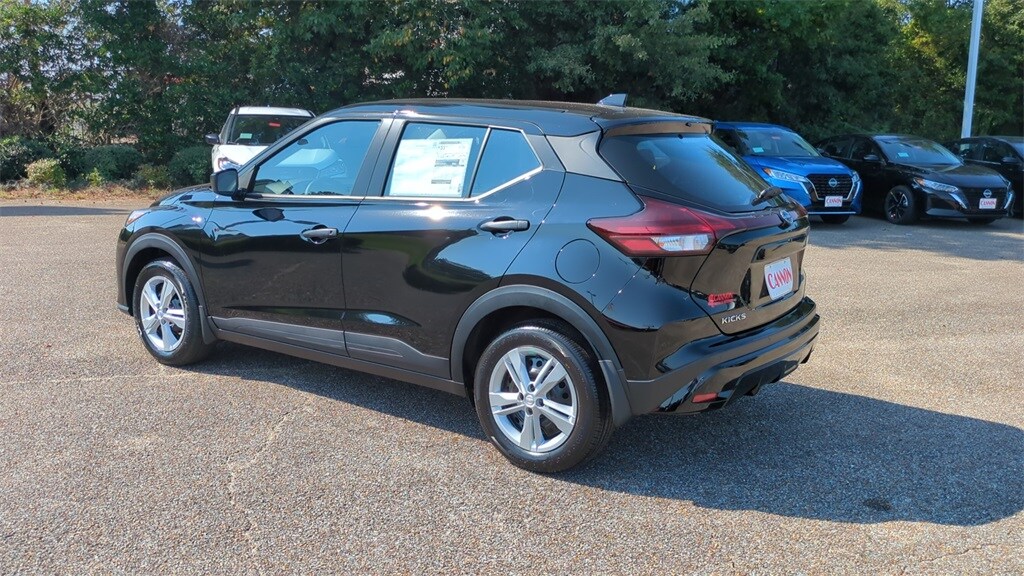 2025 Nissan Kicks Play S photo 3