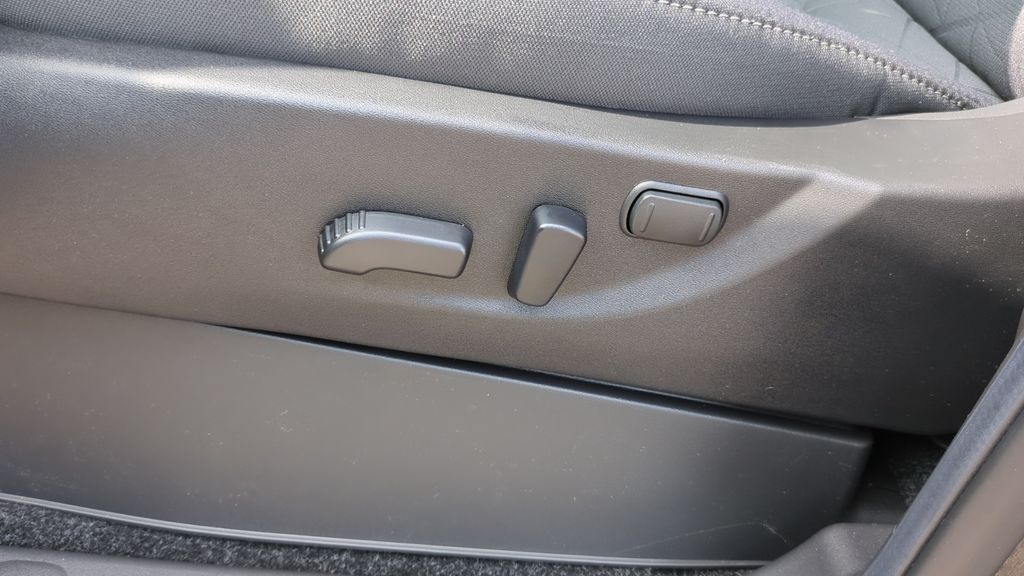 2026 Nissan Frontier SV - Photo 11