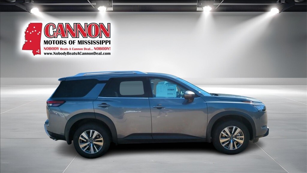 2025 Nissan Pathfinder SL photo 2