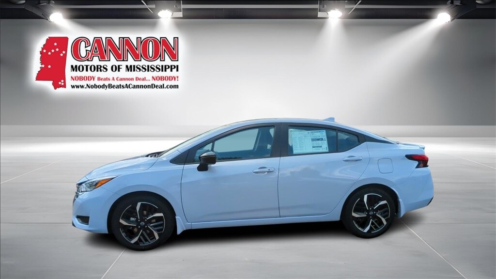 2025 Nissan Versa 1.6 SR photo 2