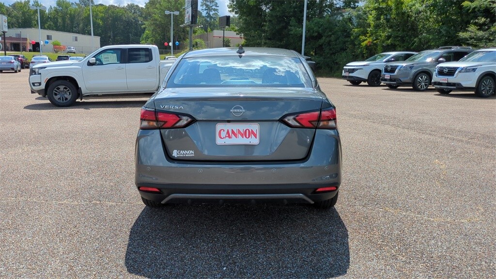 2025 Nissan Versa 1.6 SV photo 4