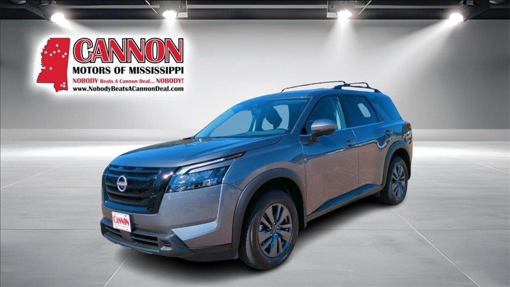 2025 Nissan Pathfinder SV's photo