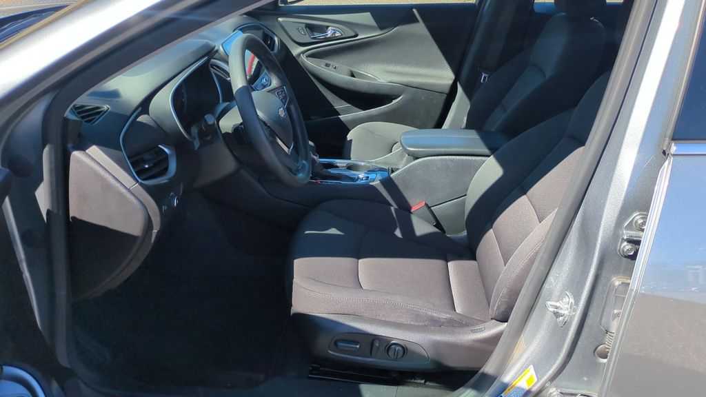2024 Chevrolet Malibu 1LT - Photo 11
