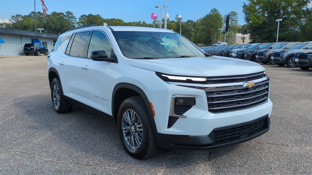 Used 2025 Chevrolet Traverse LT SUV