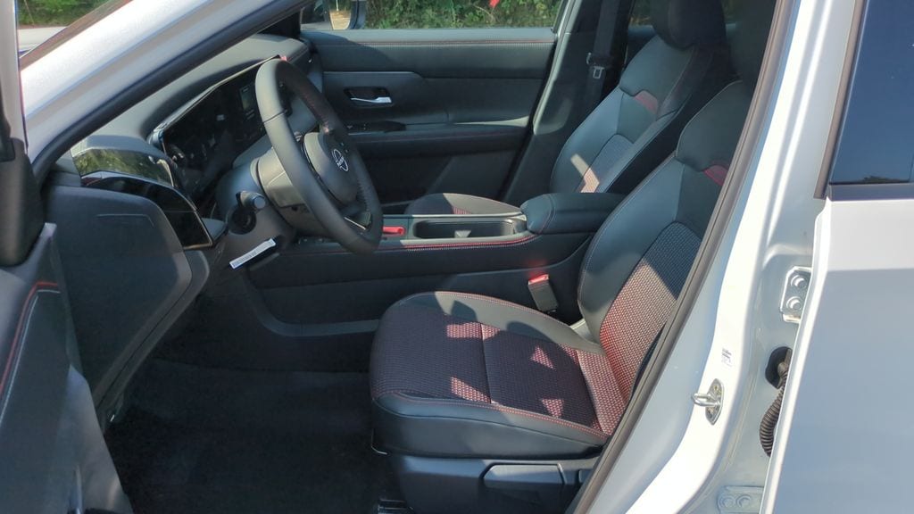2026 Nissan KICKS SR - Photo 11