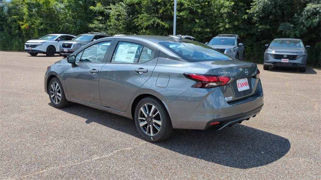 2025 Nissan Versa 1.6 SV photo 3