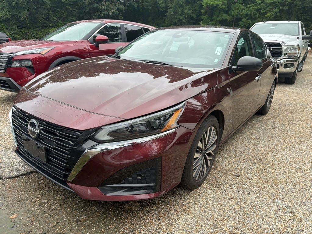 Used 2024 Nissan Altima 2.5 SV Sedan