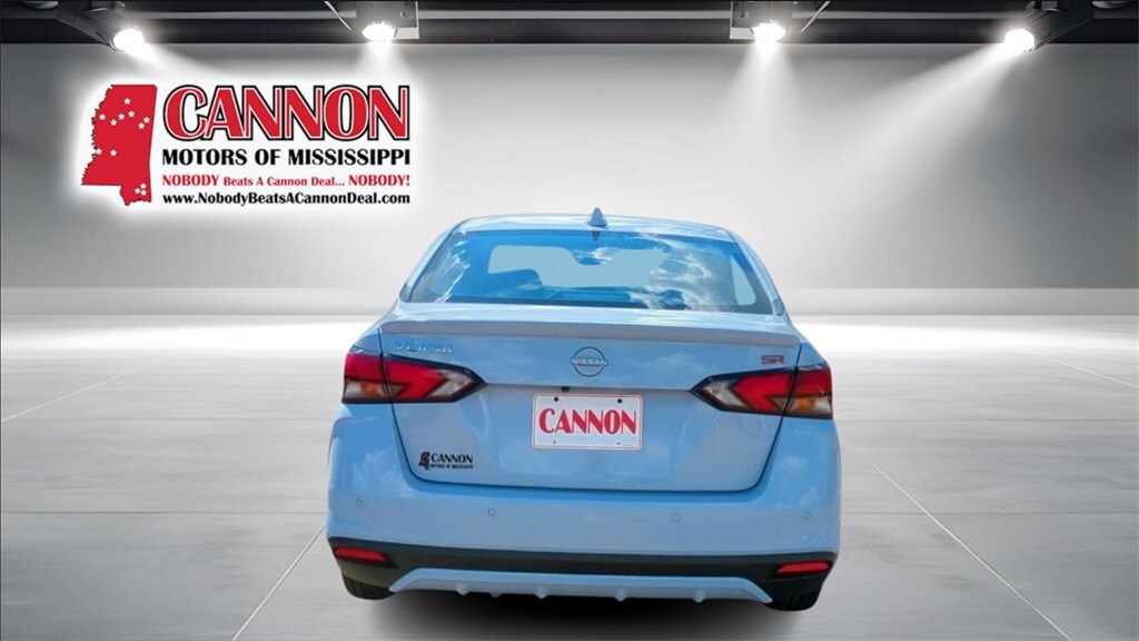 New 2025 Nissan Versa 1.6 SR Sedan