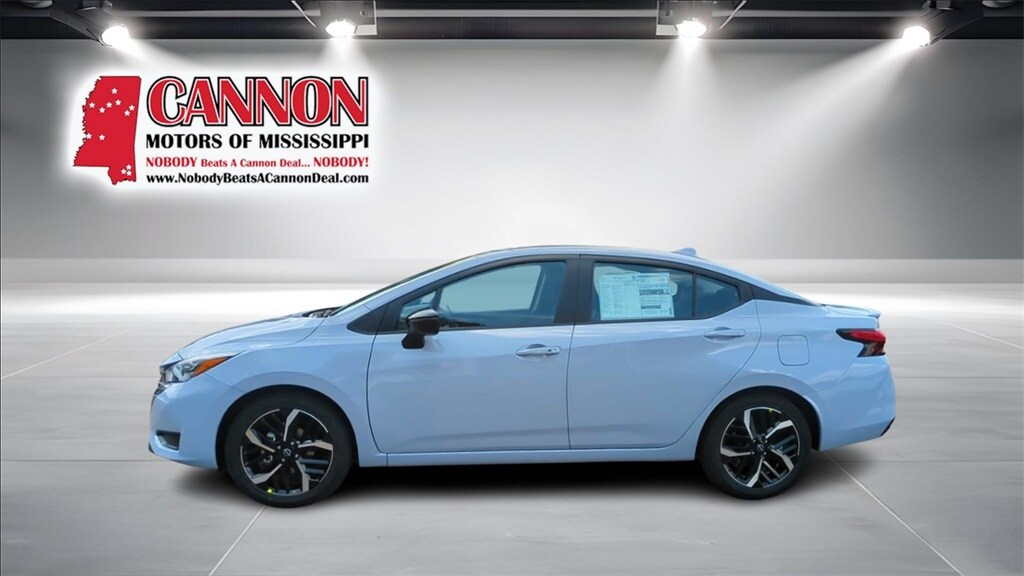 2025 Nissan Versa 1.6 SR photo 2