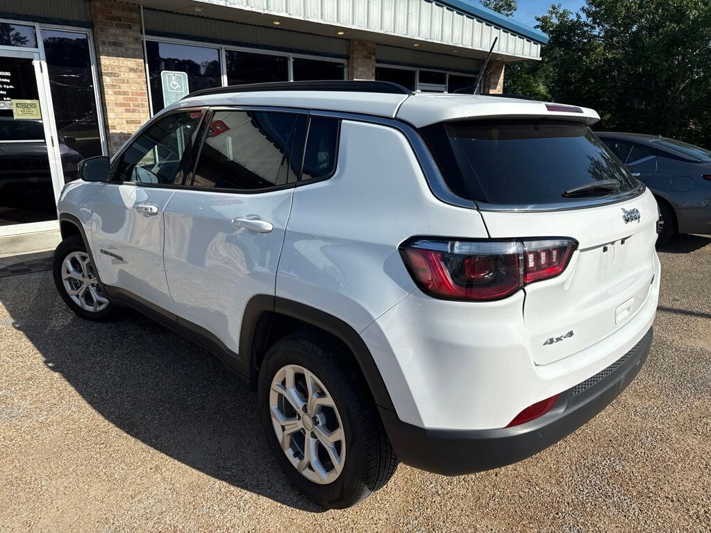 Used 2024 Jeep Compass Latitude SUV