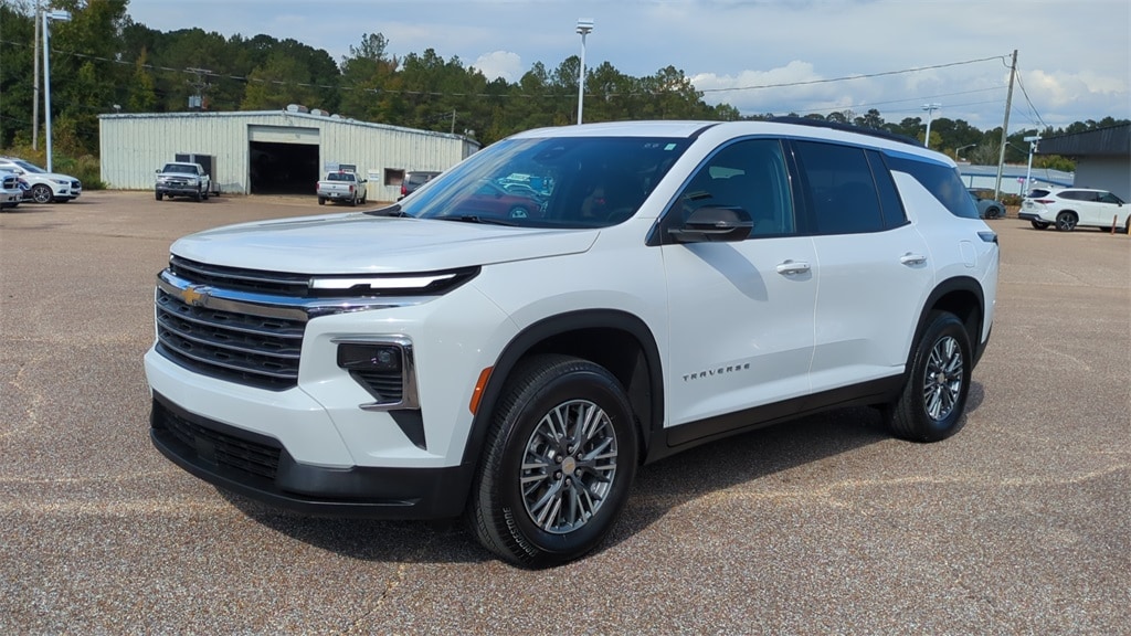 Used 2025 Chevrolet Traverse LT SUV