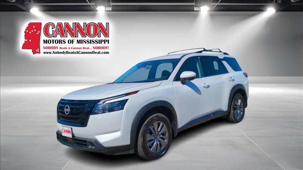 2025 Nissan Pathfinder SV's photo