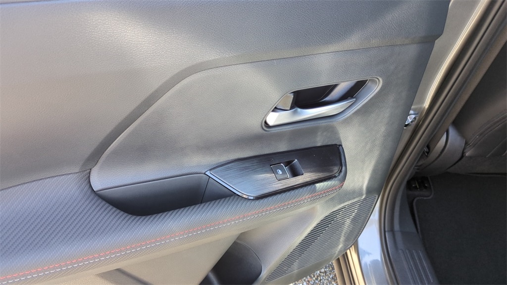 2025 Nissan Kicks SR photo 4