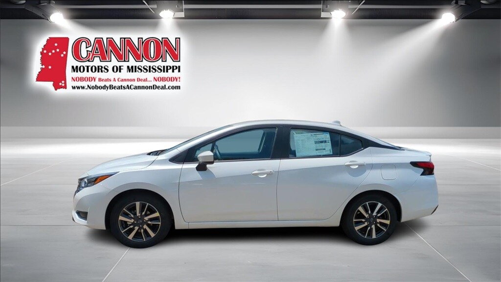 2025 Nissan Versa 1.6 SV photo 2