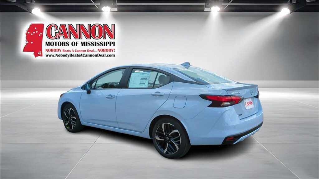 2025 Nissan Versa 1.6 SR photo 3