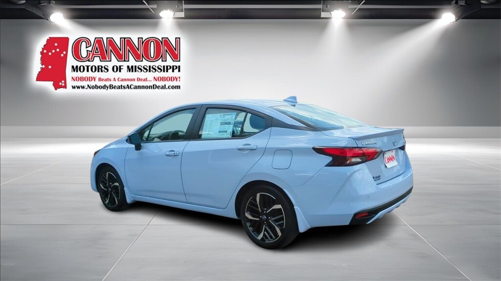 2025 Nissan Versa 1.6 SR photo 3