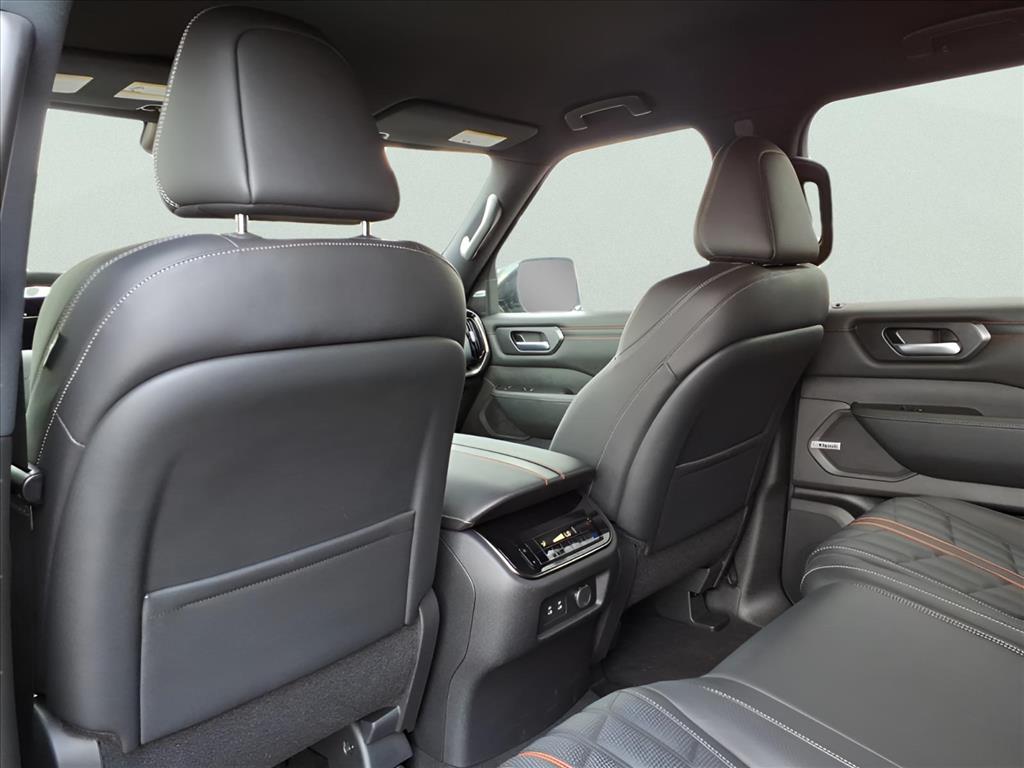 2025 Nissan Armada PRO-4X - Photo 11