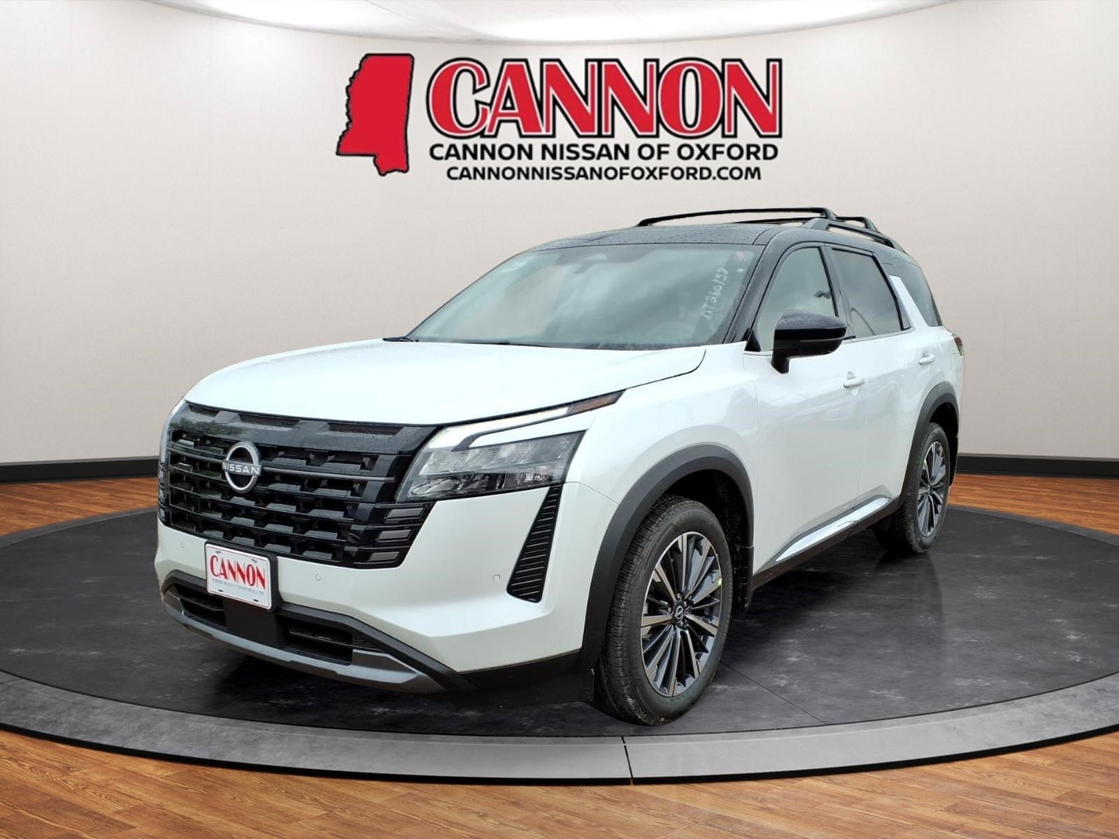 2026 Nissan Pathfinder Platinum 4WD's photo