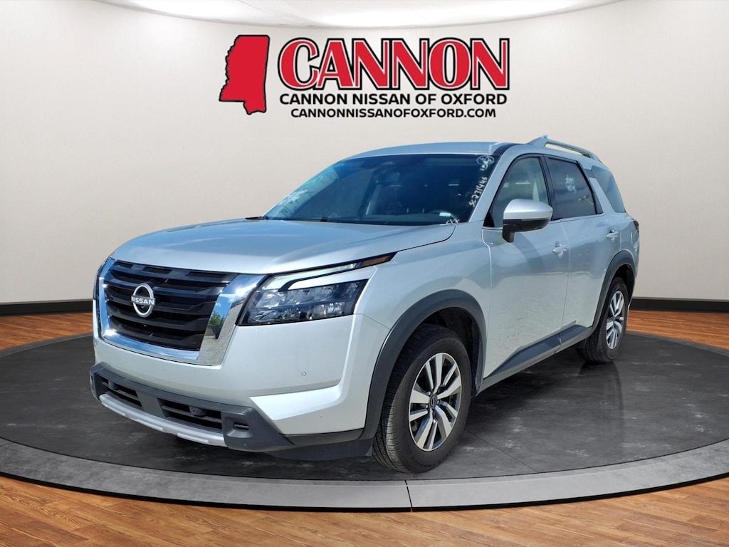 Used 2025 Nissan Pathfinder SL SUV