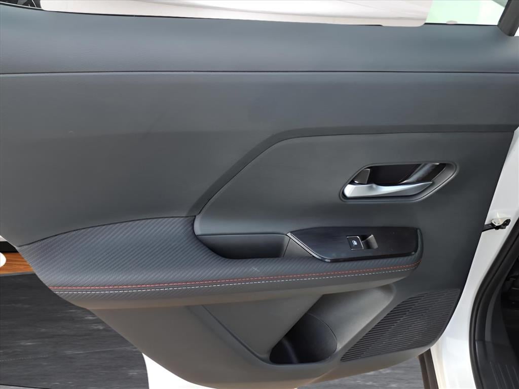 2025 Nissan Kicks SR - Photo 9