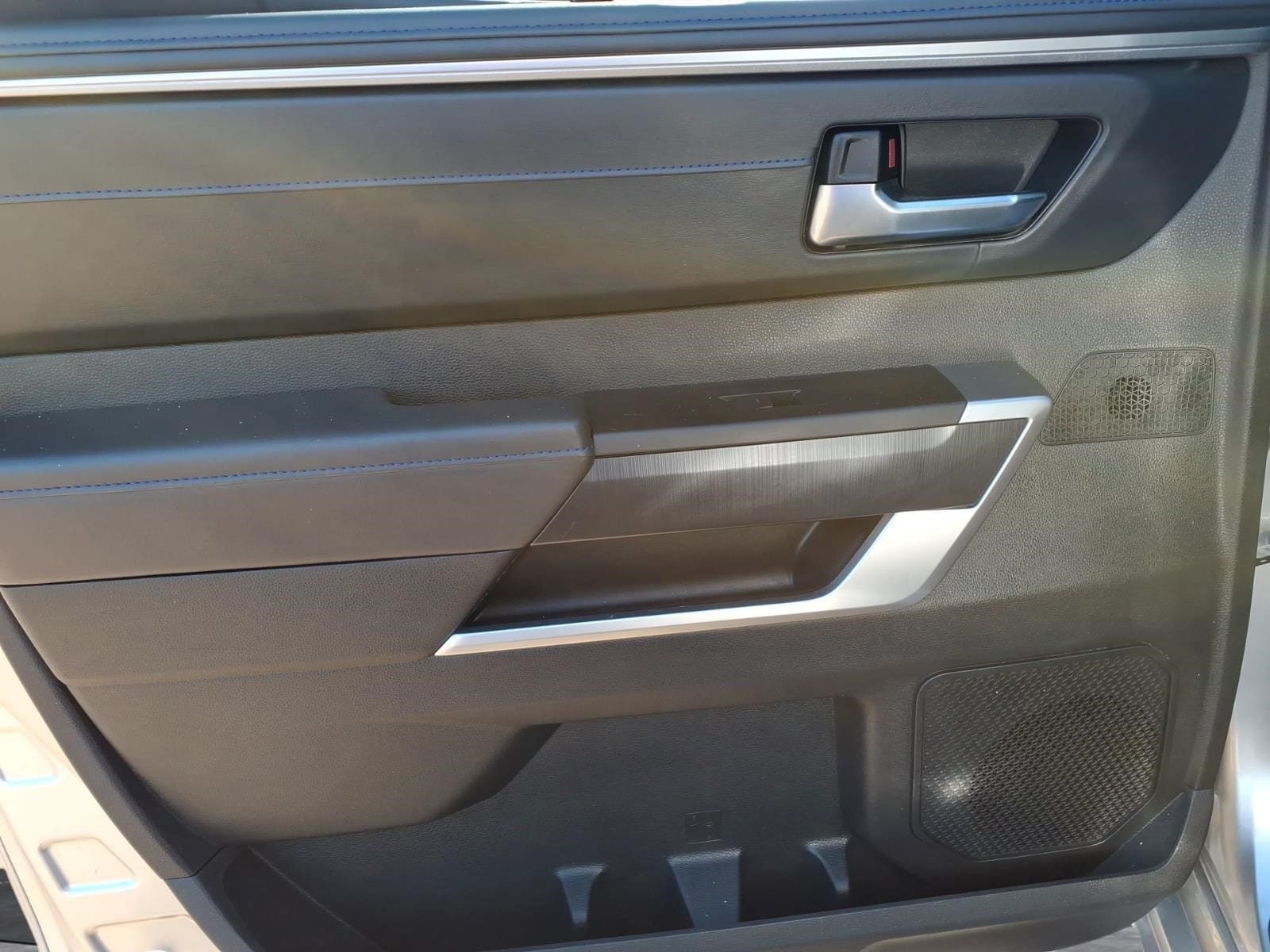 2025 Toyota Tundra Platinum - Photo 10