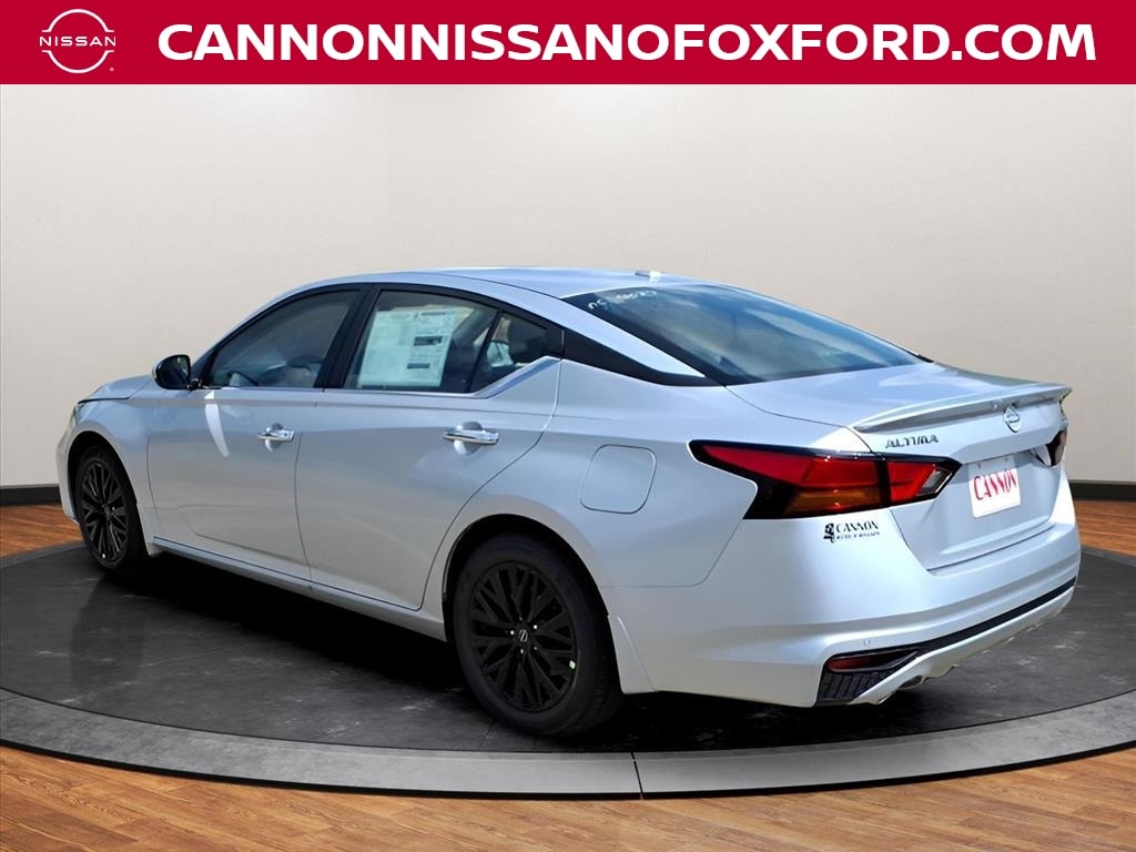 New 2025 Nissan Altima SV Sedan