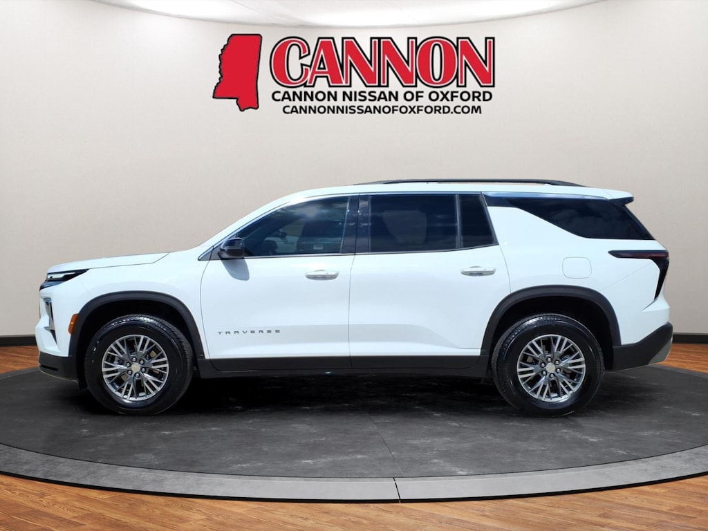 Used 2026 Chevrolet Traverse LT SUV