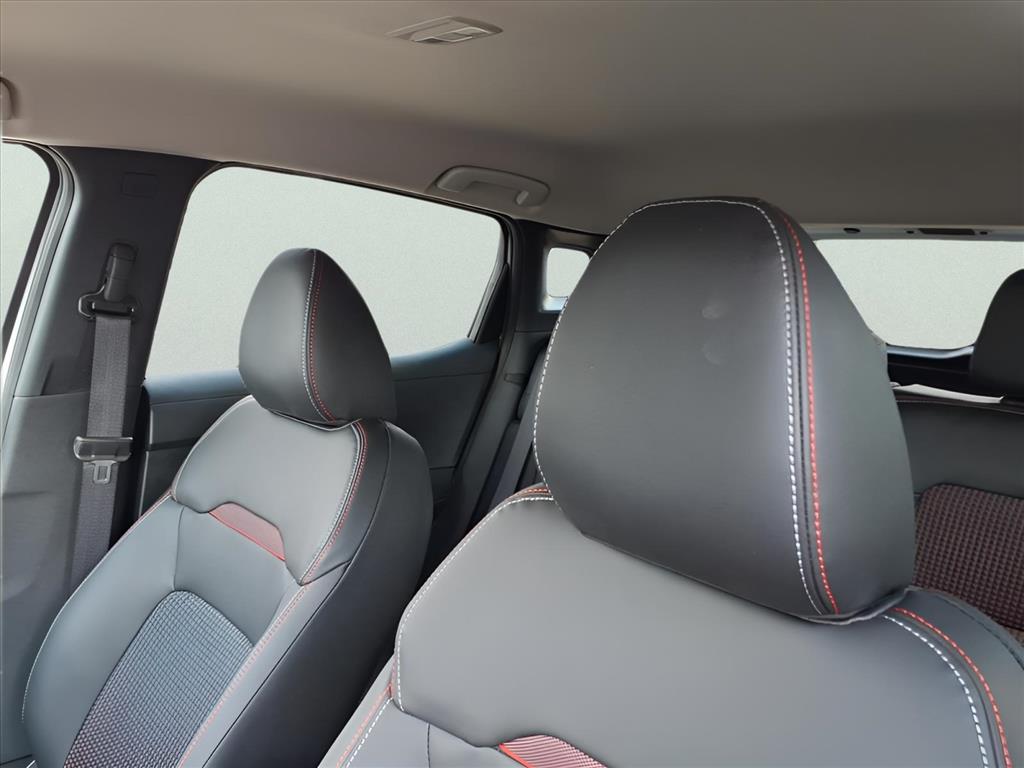 2025 Nissan Kicks SR - Photo 16