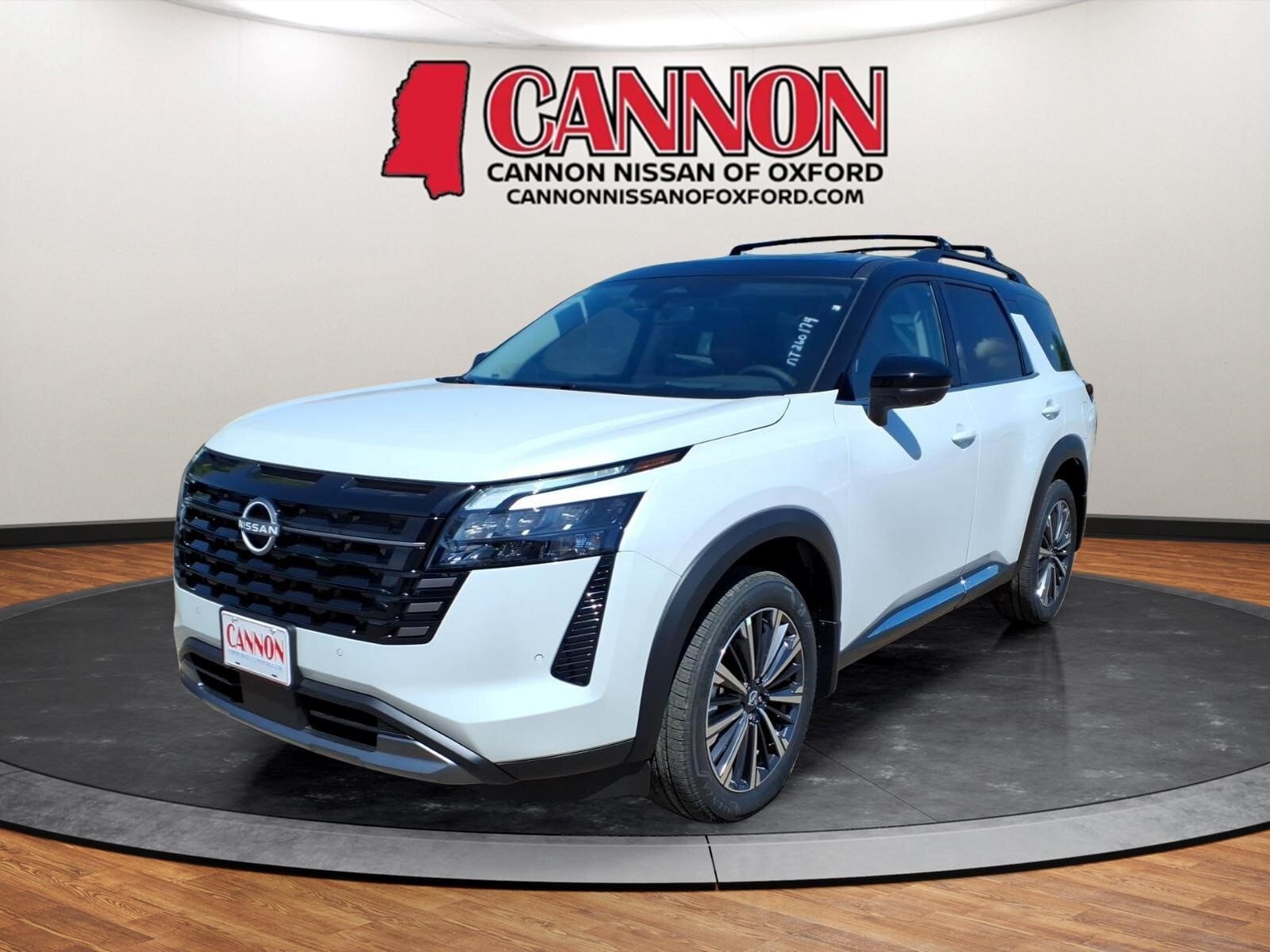 2026 Nissan Pathfinder Platinum 4WD's photo
