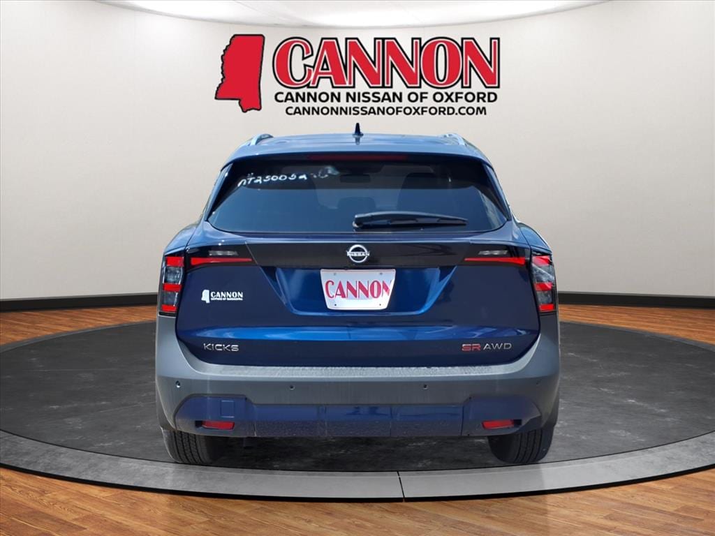 New 2025 Nissan Kicks SR SUV