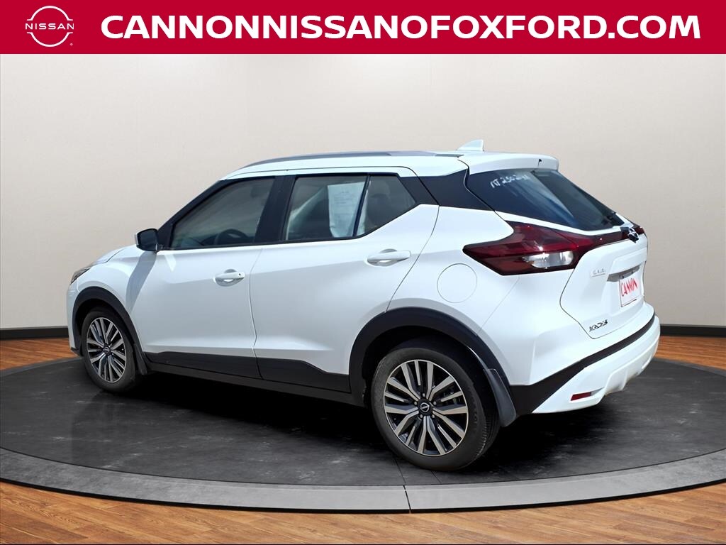 2022 Nissan Kicks SV photo 3