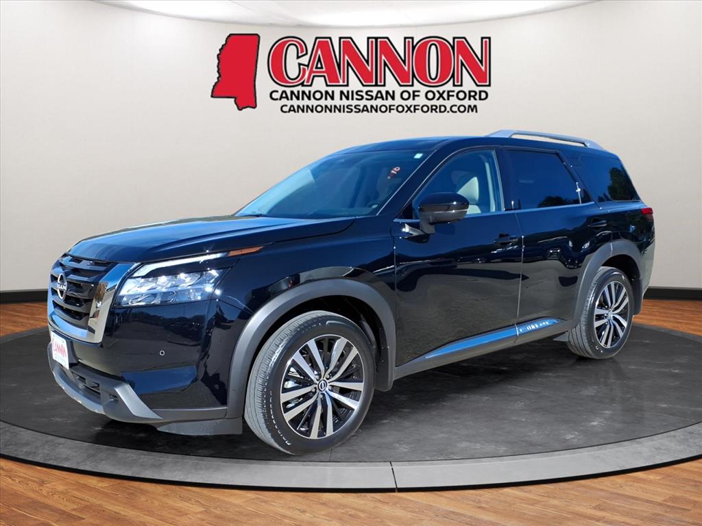 2024 Nissan Pathfinder Platinum's photo