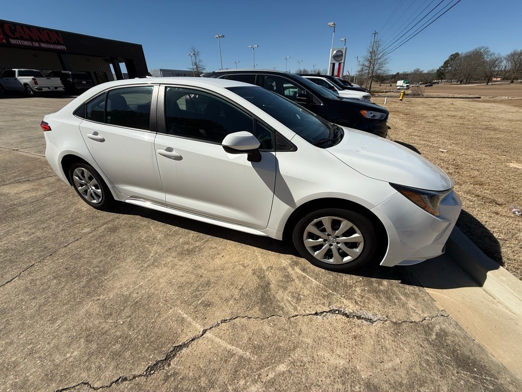 Used 2022 Toyota Corolla LE with VIN 5YFEPMAEXNP324539 for sale in Oxford, MS