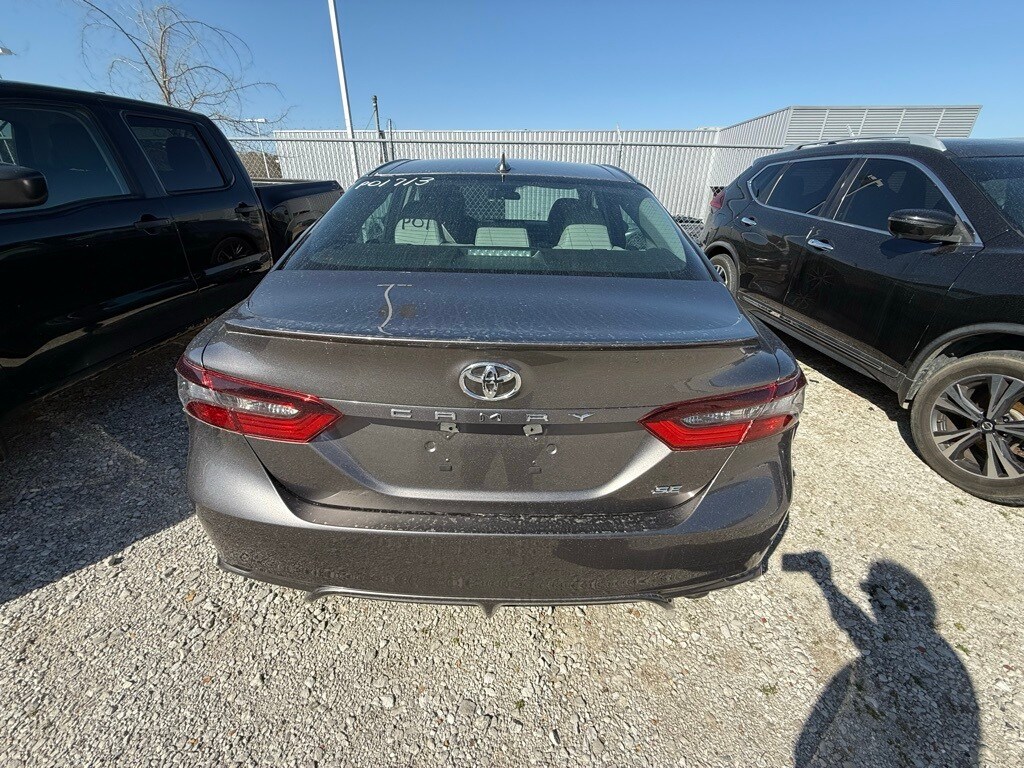 2022 Toyota Camry SE photo 4