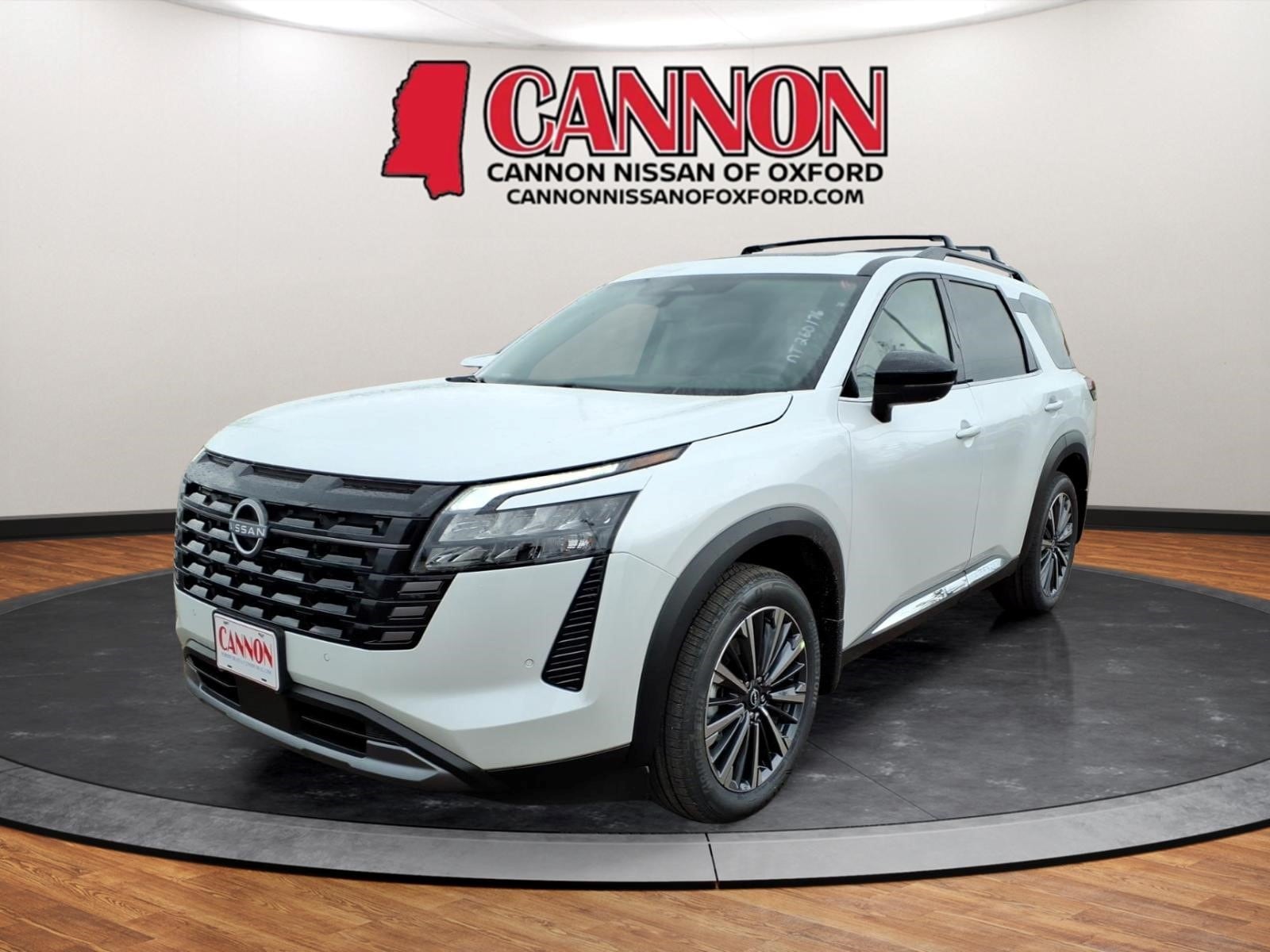 2026 Nissan Pathfinder Platinum 2WD's photo