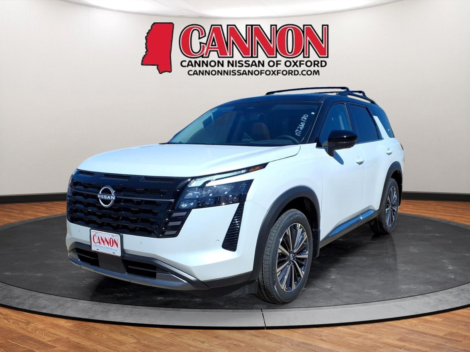 2026 Nissan Pathfinder Platinum 4WD's photo