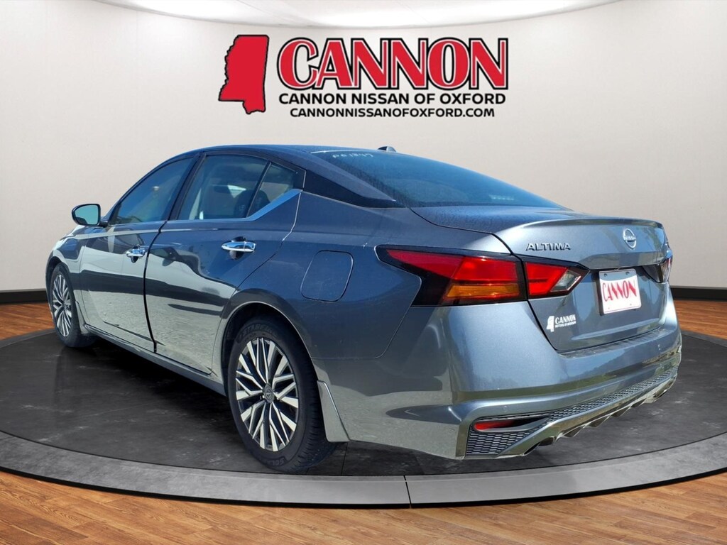 Used 2024 Nissan Altima 2.5 SV Sedan