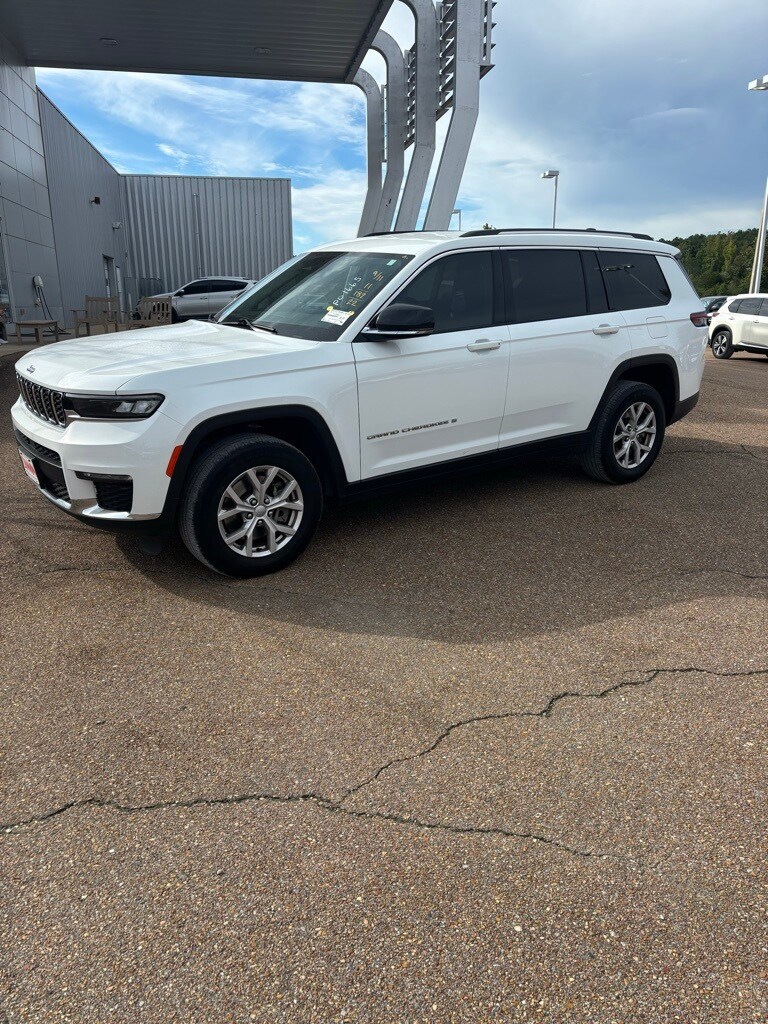 2022 Jeep Grand Cherokee Limited photo 2