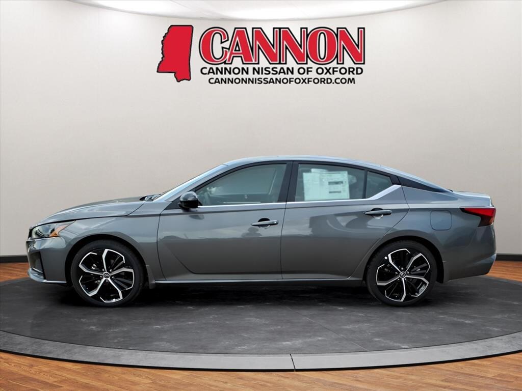 New 2025 Nissan Altima SR Sedan