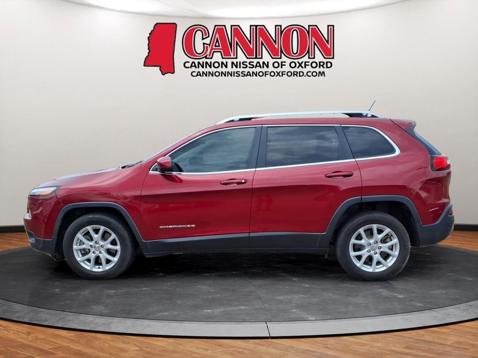 Used 2017 Jeep Cherokee Latitude with VIN 1C4PJLCS1HW549550 for sale in Oxford, MS