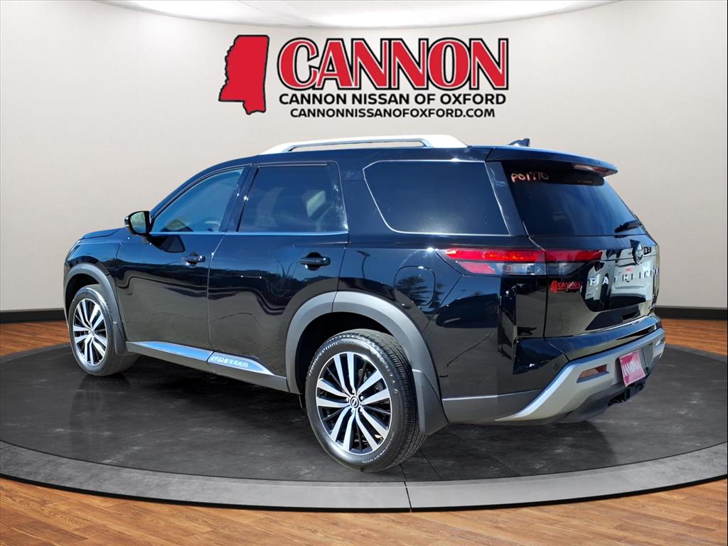 2024 Nissan Pathfinder Platinum photo 3